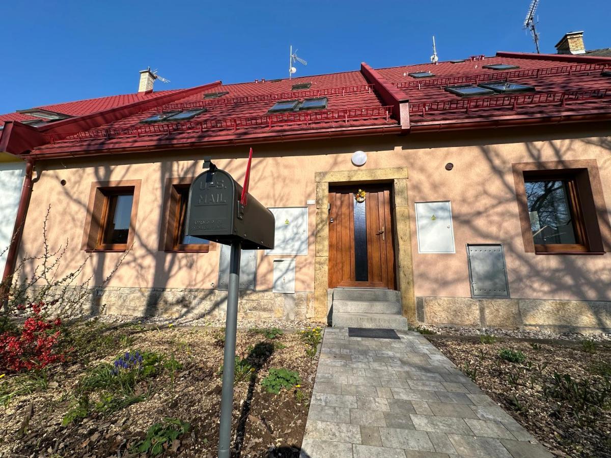 Apartmany Monastery Suites Zirec Dvur Kralove nad Labem Exterior photo