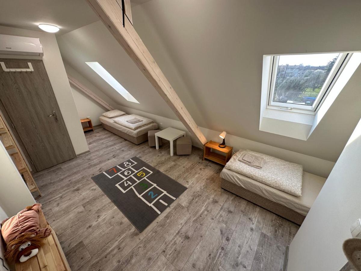 Apartmany Monastery Suites Zirec Dvur Kralove nad Labem Exterior photo